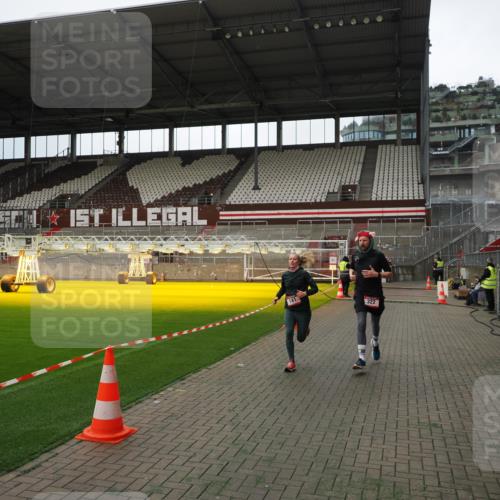 07.12.2025 - St. Pauli X-Mass-Run No. 15 Fabian Wolf http://msf.ph/oto/9396861 07.12.2025 10:41:42 Ziel 141, 279, 322, 1275, 2288, 2563, 3392 meine-sportfotos.de