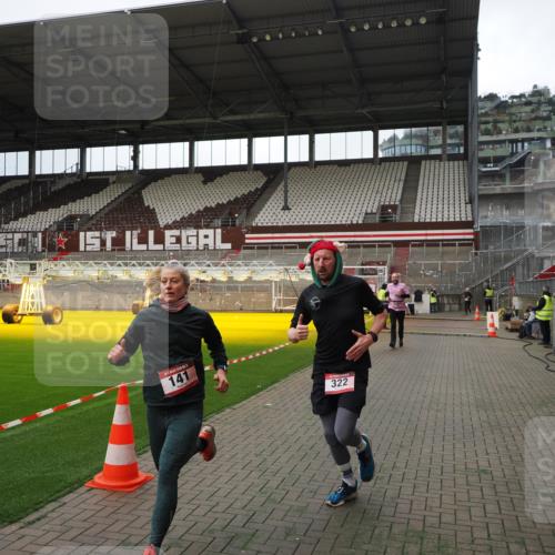 07.12.2025 - St. Pauli X-Mass-Run No. 15 Fabian Wolf http://msf.ph/oto/9396866 07.12.2025 10:41:43 Ziel 141, 279, 322, 1275, 2288, 2563, 3392 meine-sportfotos.de