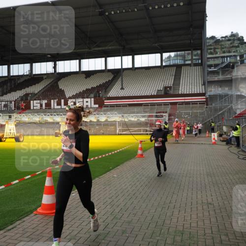 07.12.2025 - St. Pauli X-Mass-Run No. 15 Fabian Wolf http://msf.ph/oto/9396892 07.12.2025 10:41:55 Ziel 141, 322, 1266, 1675, 1676, 2563, 2829, 2831 meine-sportfotos.de