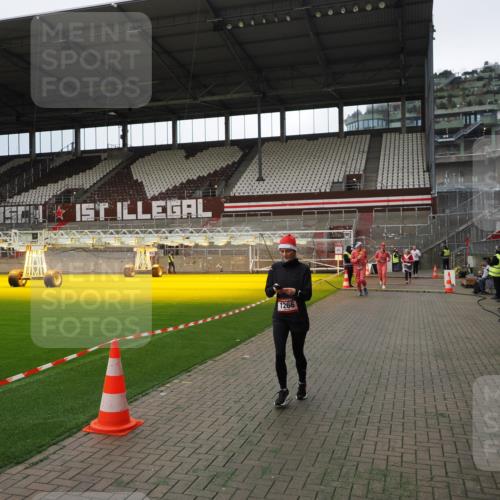 07.12.2025 - St. Pauli X-Mass-Run No. 15 Fabian Wolf http://msf.ph/oto/9396898 07.12.2025 10:41:56 Ziel 141, 322, 1266, 1674, 1675, 1676, 2563, 2829, 2831 meine-sportfotos.de