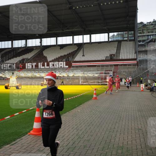07.12.2025 - St. Pauli X-Mass-Run No. 15 Fabian Wolf http://msf.ph/oto/9396904 07.12.2025 10:41:58 Ziel 141, 322, 968, 1266, 1674, 1675, 1676, 2563, 2829, 2831 meine-sportfotos.de