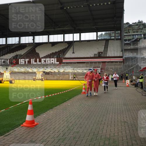 07.12.2025 - St. Pauli X-Mass-Run No. 15 Fabian Wolf http://msf.ph/oto/9396908 07.12.2025 10:42:01 Ziel 968, 1266, 1674, 1675, 1676, 2829, 2831 meine-sportfotos.de