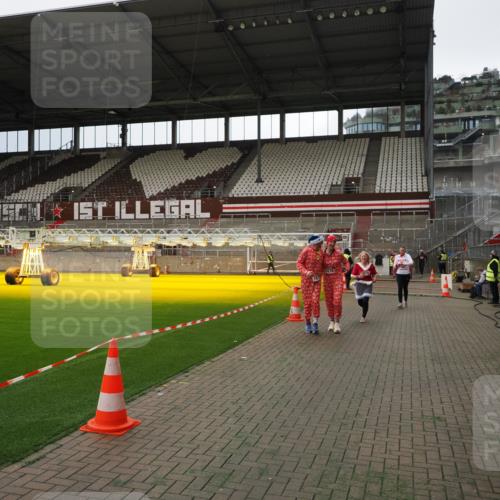 07.12.2025 - St. Pauli X-Mass-Run No. 15 Fabian Wolf http://msf.ph/oto/9396910 07.12.2025 10:42:02 Ziel 968, 1266, 1674, 1675, 1676, 2829, 2831 meine-sportfotos.de