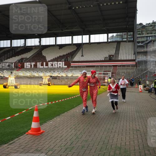 07.12.2025 - St. Pauli X-Mass-Run No. 15 Fabian Wolf http://msf.ph/oto/9396919 07.12.2025 10:42:03 Ziel 968, 1266, 1674, 1675, 1676, 2829, 2831 meine-sportfotos.de