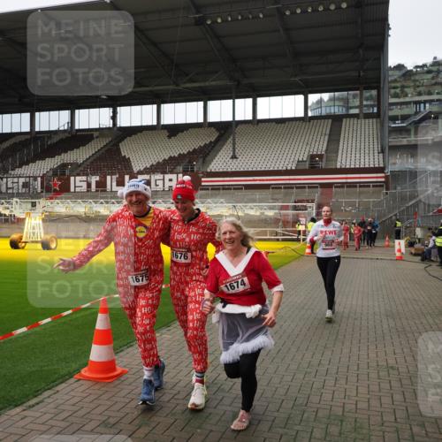07.12.2025 - St. Pauli X-Mass-Run No. 15 Fabian Wolf http://msf.ph/oto/9396927 07.12.2025 10:42:05 Ziel 968, 1266, 1674, 1675, 1676, 2829, 2831, 4045, 4046 meine-sportfotos.de