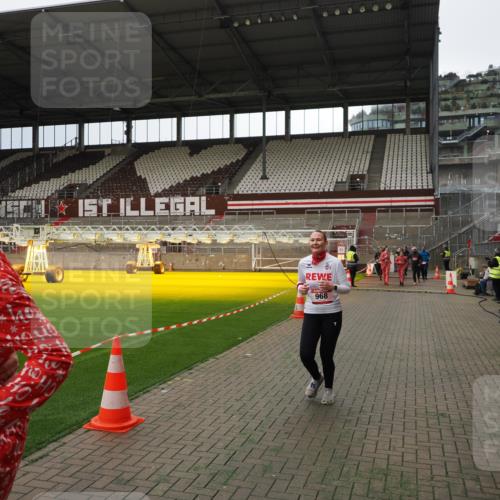 07.12.2025 - St. Pauli X-Mass-Run No. 15 Fabian Wolf http://msf.ph/oto/9396932 07.12.2025 10:42:06 Ziel 968, 1266, 1674, 1675, 1676, 2829, 2831, 4045, 4046, 4441 meine-sportfotos.de