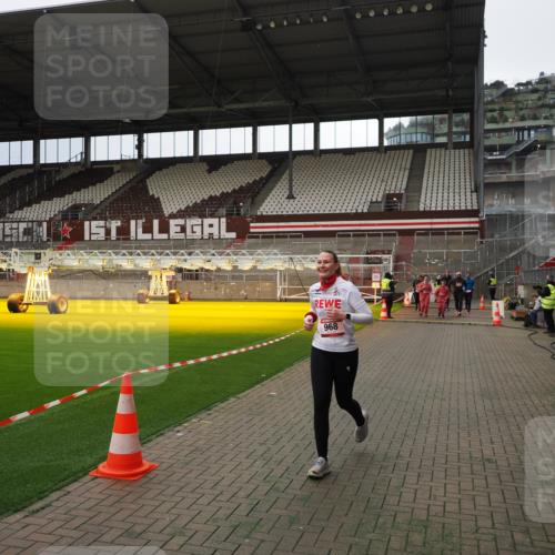 07.12.2025 - St. Pauli X-Mass-Run No. 15 Fabian Wolf http://msf.ph/oto/9396933 07.12.2025 10:42:06 Ziel 968, 1266, 1674, 1675, 1676, 2829, 2831, 4045, 4046, 4441 meine-sportfotos.de