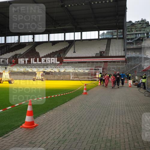 07.12.2025 - St. Pauli X-Mass-Run No. 15 Fabian Wolf http://msf.ph/oto/9396938 07.12.2025 10:42:08 Ziel 968, 1674, 1675, 1676, 2261, 2831, 3042, 4045, 4046, 4441, 4622 meine-sportfotos.de
