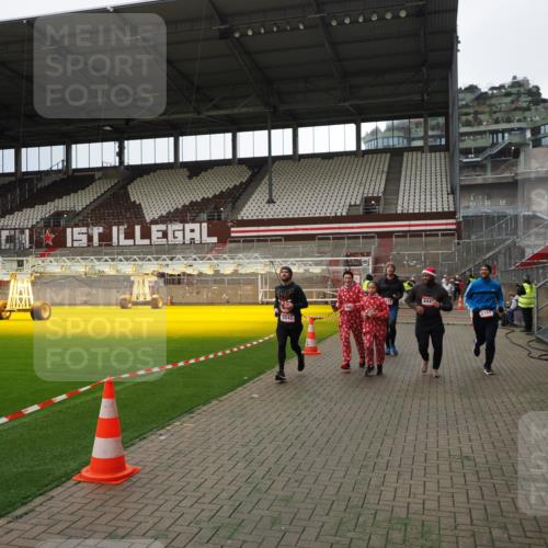 07.12.2025 - St. Pauli X-Mass-Run No. 15 Fabian Wolf http://msf.ph/oto/9396947 07.12.2025 10:42:13 Ziel 116, 968, 1438, 1674, 1675, 1676, 2261, 3042, 4045, 4046, 4441, 4622 meine-sportfotos.de
