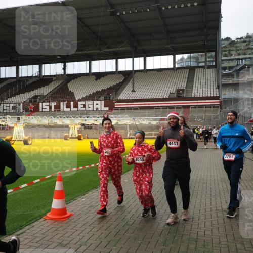 07.12.2025 - St. Pauli X-Mass-Run No. 15 Fabian Wolf http://msf.ph/oto/9396959 07.12.2025 10:42:15 Ziel 116, 968, 1438, 1674, 1676, 2261, 3042, 4045, 4046, 4441, 4622 meine-sportfotos.de