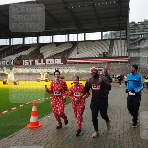 07.12.2025 - St. Pauli X-Mass-Run No. 15 Fabian Wolf http://msf.ph/oto/9396960 07.12.2025 10:42:15 Ziel 116, 968, 1438, 1674, 1676, 2261, 3042, 4045, 4046, 4441, 4622 meine-sportfotos.de