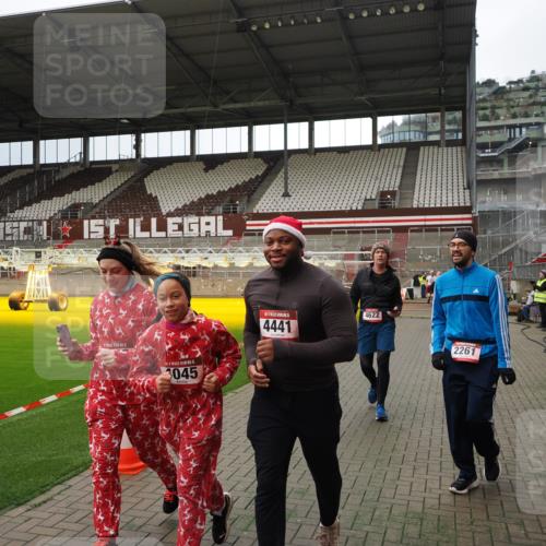 07.12.2025 - St. Pauli X-Mass-Run No. 15 Fabian Wolf http://msf.ph/oto/9396963 07.12.2025 10:42:16 Ziel 116, 968, 1438, 1674, 2261, 3042, 4045, 4046, 4441, 4622 meine-sportfotos.de