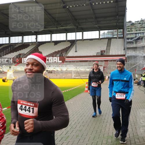 07.12.2025 - St. Pauli X-Mass-Run No. 15 Fabian Wolf http://msf.ph/oto/9396966 07.12.2025 10:42:16 Ziel 116, 968, 1438, 1674, 2261, 3042, 4045, 4046, 4441, 4622 meine-sportfotos.de