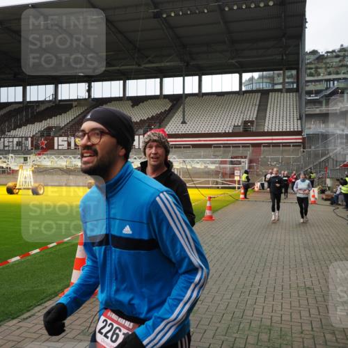 07.12.2025 - St. Pauli X-Mass-Run No. 15 Fabian Wolf http://msf.ph/oto/9396973 07.12.2025 10:42:18 Ziel 116, 968, 1438, 2261, 2931, 3042, 3399, 4045, 4046, 4441, 4622 meine-sportfotos.de