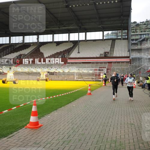 07.12.2025 - St. Pauli X-Mass-Run No. 15 Fabian Wolf http://msf.ph/oto/9396977 07.12.2025 10:42:19 Ziel 116, 1438, 2157, 2261, 2931, 3042, 3399, 4045, 4046, 4441, 4622 meine-sportfotos.de