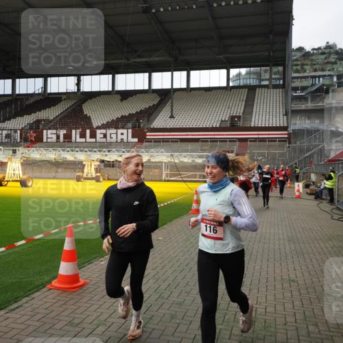 07.12.2025 - St. Pauli X-Mass-Run No. 15 Fabian Wolf http://msf.ph/oto/9396983 07.12.2025 10:42:21 Ziel 116, 563, 1272, 1438, 2013, 2157, 2261, 2931, 3042, 3399, 4045, 4046, 4441, 4622 meine-sportfotos.de
