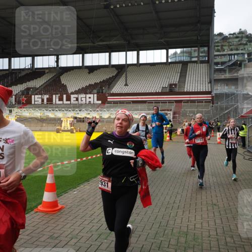 07.12.2025 - St. Pauli X-Mass-Run No. 15 Fabian Wolf http://msf.ph/oto/9396995 07.12.2025 10:42:26 Ziel 116, 563, 1272, 1358, 1438, 2012, 2013, 2157, 2261, 2722, 2931, 3042, 3399, 4441, 4622 meine-sportfotos.de