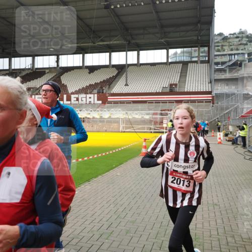 07.12.2025 - St. Pauli X-Mass-Run No. 15 Fabian Wolf http://msf.ph/oto/9397006 07.12.2025 10:42:28 Ziel 116, 563, 1272, 1358, 1434, 1438, 2012, 2013, 2157, 2621, 2622, 2722, 2931, 3399 meine-sportfotos.de