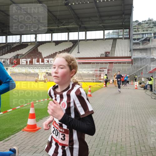 07.12.2025 - St. Pauli X-Mass-Run No. 15 Fabian Wolf http://msf.ph/oto/9397008 07.12.2025 10:42:28 Ziel 116, 563, 1272, 1358, 1434, 1438, 2012, 2013, 2157, 2621, 2622, 2722, 2931, 3399 meine-sportfotos.de