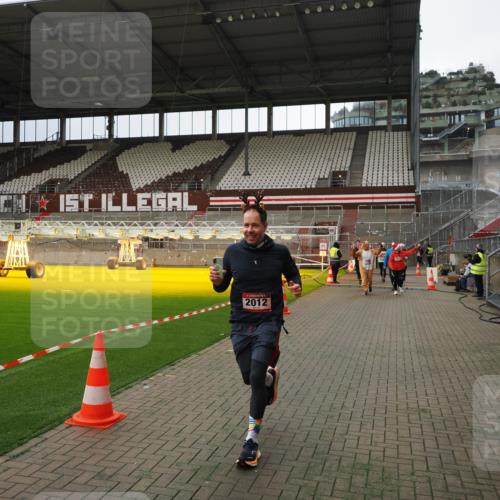 07.12.2025 - St. Pauli X-Mass-Run No. 15 Fabian Wolf http://msf.ph/oto/9397018 07.12.2025 10:42:32 Ziel 116, 519, 563, 625, 1272, 1358, 1434, 1438, 2012, 2013, 2155, 2157, 2621, 2622, 2722, 2931, 3399, 4394 meine-sportfotos.de