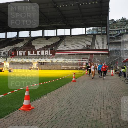 07.12.2025 - St. Pauli X-Mass-Run No. 15 Fabian Wolf http://msf.ph/oto/9397022 07.12.2025 10:42:33 Ziel 116, 519, 563, 625, 1272, 1358, 1434, 1438, 2012, 2013, 2155, 2157, 2621, 2622, 2722, 2931, 3399, 4394 meine-sportfotos.de