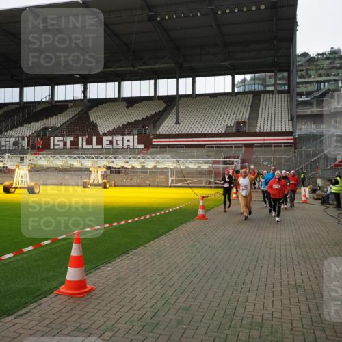 07.12.2025 - St. Pauli X-Mass-Run No. 15 Fabian Wolf http://msf.ph/oto/9397027 07.12.2025 10:42:34 Ziel 519, 563, 625, 1272, 1358, 1434, 2012, 2013, 2061, 2155, 2157, 2621, 2622, 2722, 2931, 3399, 4394 meine-sportfotos.de