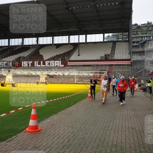 07.12.2025 - St. Pauli X-Mass-Run No. 15 Fabian Wolf http://msf.ph/oto/9397032 07.12.2025 10:42:35 Ziel 519, 563, 625, 1272, 1358, 1434, 2012, 2013, 2061, 2155, 2157, 2621, 2622, 2722, 2931, 3399, 4394 meine-sportfotos.de