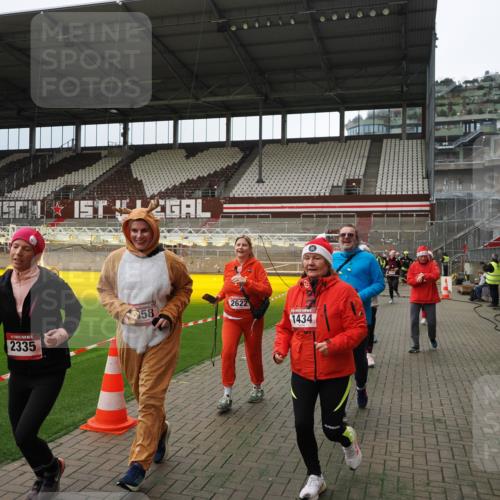 07.12.2025 - St. Pauli X-Mass-Run No. 15 Fabian Wolf http://msf.ph/oto/9397044 07.12.2025 10:42:39 Ziel 519, 563, 625, 1272, 1358, 1434, 2012, 2013, 2061, 2155, 2157, 2621, 2622, 2722, 4394, 4594 meine-sportfotos.de