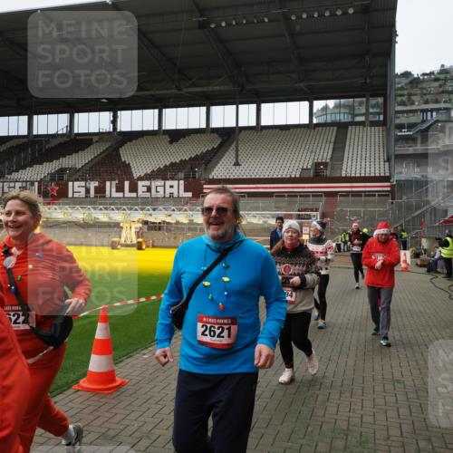 07.12.2025 - St. Pauli X-Mass-Run No. 15 Fabian Wolf http://msf.ph/oto/9397051 07.12.2025 10:42:40 Ziel 519, 563, 598, 625, 1272, 1358, 1434, 2012, 2013, 2061, 2155, 2621, 2622, 2722, 4394, 4594 meine-sportfotos.de