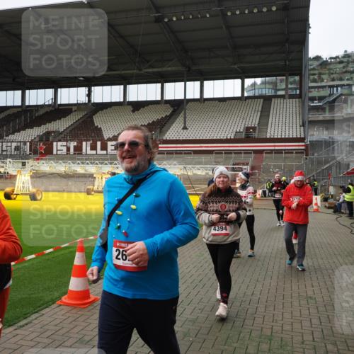 07.12.2025 - St. Pauli X-Mass-Run No. 15 Fabian Wolf http://msf.ph/oto/9397052 07.12.2025 10:42:40 Ziel 519, 563, 598, 625, 1272, 1358, 1434, 2012, 2013, 2061, 2155, 2621, 2622, 2722, 4394, 4594 meine-sportfotos.de