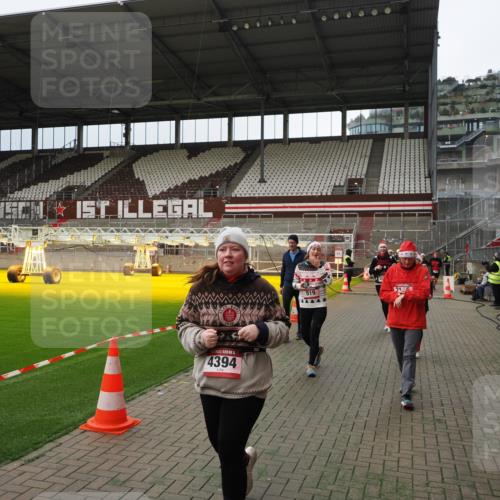 07.12.2025 - St. Pauli X-Mass-Run No. 15 Fabian Wolf http://msf.ph/oto/9397056 07.12.2025 10:42:41 Ziel 519, 598, 604, 625, 1358, 1434, 1758, 2012, 2061, 2155, 2621, 2622, 2722, 4394, 4594, 4857 meine-sportfotos.de