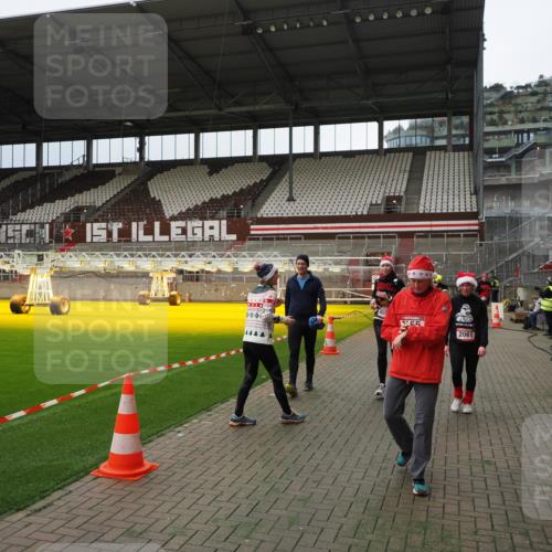 07.12.2025 - St. Pauli X-Mass-Run No. 15 Fabian Wolf http://msf.ph/oto/9397062 07.12.2025 10:42:42 Ziel 519, 598, 604, 625, 1358, 1434, 1758, 2012, 2061, 2155, 2621, 2622, 2722, 4394, 4594, 4857 meine-sportfotos.de