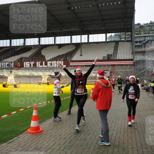 07.12.2025 - St. Pauli X-Mass-Run No. 15 Fabian Wolf http://msf.ph/oto/9397066 07.12.2025 10:42:43 Ziel 519, 598, 604, 625, 1358, 1434, 1758, 2012, 2061, 2155, 2621, 2622, 4394, 4594, 4857 meine-sportfotos.de