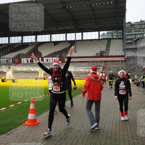 07.12.2025 - St. Pauli X-Mass-Run No. 15 Fabian Wolf http://msf.ph/oto/9397068 07.12.2025 10:42:44 Ziel 519, 598, 604, 625, 1358, 1434, 1758, 2012, 2061, 2155, 2621, 2622, 4394, 4594, 4857 meine-sportfotos.de