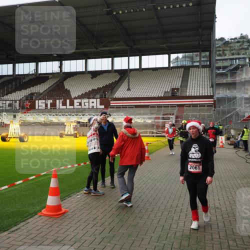 07.12.2025 - St. Pauli X-Mass-Run No. 15 Fabian Wolf http://msf.ph/oto/9397071 07.12.2025 10:42:45 Ziel 519, 598, 604, 625, 1358, 1434, 1758, 2012, 2061, 2155, 2621, 2622, 4394, 4594, 4857 meine-sportfotos.de
