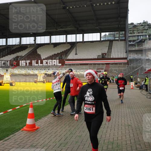 07.12.2025 - St. Pauli X-Mass-Run No. 15 Fabian Wolf http://msf.ph/oto/9397075 07.12.2025 10:42:46 Ziel 519, 598, 604, 625, 1358, 1434, 1758, 2012, 2061, 2155, 2621, 2622, 4394, 4594, 4857 meine-sportfotos.de