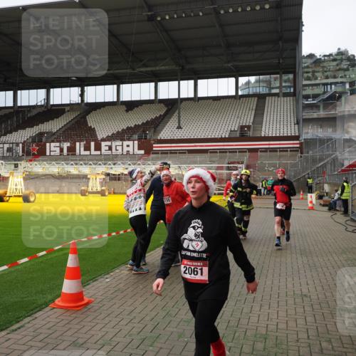 07.12.2025 - St. Pauli X-Mass-Run No. 15 Fabian Wolf http://msf.ph/oto/9397076 07.12.2025 10:42:46 Ziel 519, 598, 604, 625, 1358, 1434, 1758, 2012, 2061, 2155, 2621, 2622, 4394, 4594, 4857 meine-sportfotos.de