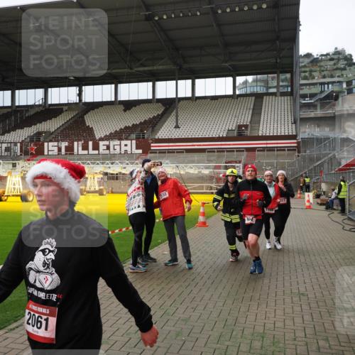 07.12.2025 - St. Pauli X-Mass-Run No. 15 Fabian Wolf http://msf.ph/oto/9397077 07.12.2025 10:42:47 Ziel 519, 598, 604, 625, 1434, 1758, 2061, 2155, 2621, 2622, 4394, 4594, 4857 meine-sportfotos.de