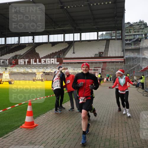 07.12.2025 - St. Pauli X-Mass-Run No. 15 Fabian Wolf http://msf.ph/oto/9397081 07.12.2025 10:42:48 Ziel 519, 598, 604, 625, 1758, 2061, 2155, 2621, 2622, 4394, 4594, 4857 meine-sportfotos.de