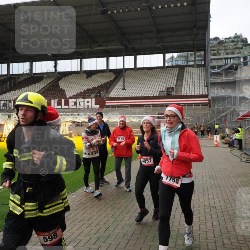 07.12.2025 - St. Pauli X-Mass-Run No. 15 Fabian Wolf http://msf.ph/oto/9397087 07.12.2025 10:42:49 Ziel 519, 598, 604, 625, 1758, 2061, 2155, 4394, 4594, 4857 meine-sportfotos.de