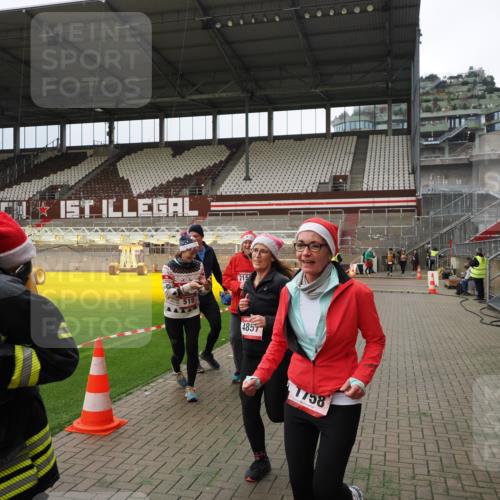 07.12.2025 - St. Pauli X-Mass-Run No. 15 Fabian Wolf http://msf.ph/oto/9397088 07.12.2025 10:42:49 Ziel 519, 598, 604, 625, 1758, 2061, 2155, 4394, 4594, 4857 meine-sportfotos.de