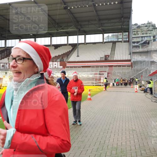 07.12.2025 - St. Pauli X-Mass-Run No. 15 Fabian Wolf http://msf.ph/oto/9397091 07.12.2025 10:42:50 Ziel 519, 598, 604, 625, 1758, 2061, 2155, 4394, 4594, 4857 meine-sportfotos.de
