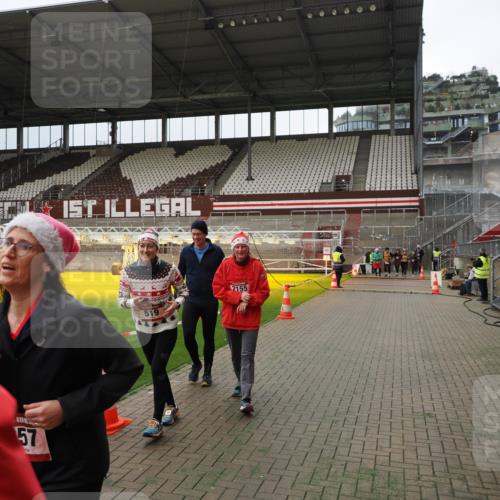 07.12.2025 - St. Pauli X-Mass-Run No. 15 Fabian Wolf http://msf.ph/oto/9397092 07.12.2025 10:42:50 Ziel 519, 598, 604, 625, 1758, 2061, 2155, 4394, 4594, 4857 meine-sportfotos.de