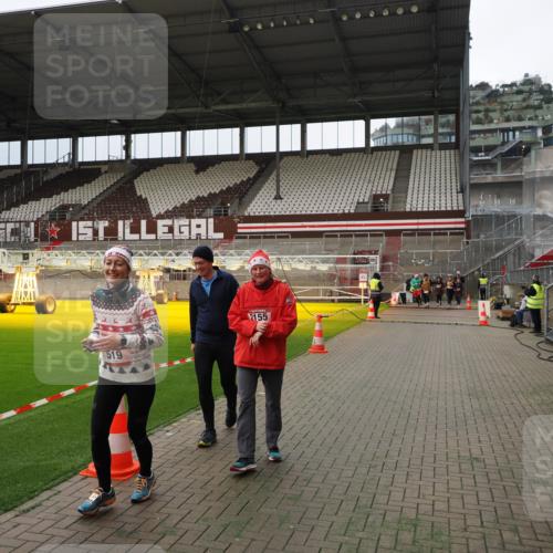 07.12.2025 - St. Pauli X-Mass-Run No. 15 Fabian Wolf http://msf.ph/oto/9397094 07.12.2025 10:42:50 Ziel 519, 598, 604, 625, 1758, 2061, 2155, 4394, 4594, 4857 meine-sportfotos.de