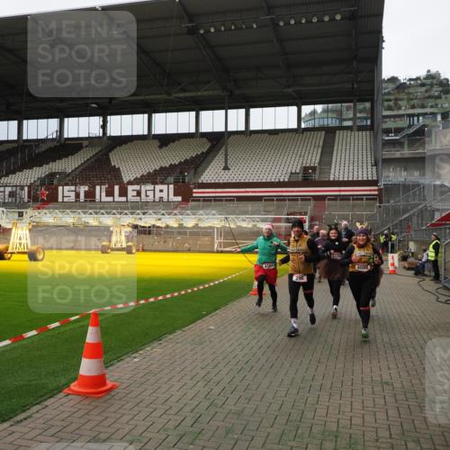 07.12.2025 - St. Pauli X-Mass-Run No. 15 Fabian Wolf http://msf.ph/oto/9397098 07.12.2025 10:42:59 Ziel 296, 598, 604, 1758, 2336, 2337, 2802, 2901, 3381, 4161, 4621, 4857 meine-sportfotos.de