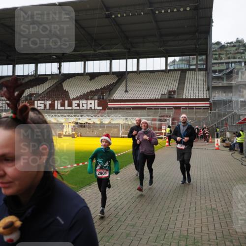 07.12.2025 - St. Pauli X-Mass-Run No. 15 Fabian Wolf http://msf.ph/oto/9397112 07.12.2025 10:43:02 Ziel 296, 1301, 2336, 2337, 2802, 2901, 3381, 4161, 4621 meine-sportfotos.de