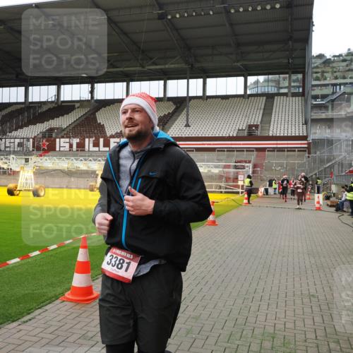 07.12.2025 - St. Pauli X-Mass-Run No. 15 Fabian Wolf http://msf.ph/oto/9397121 07.12.2025 10:43:04 Ziel 296, 1301, 2052, 2053, 2336, 2337, 2802, 2901, 3381, 4161, 4621 meine-sportfotos.de