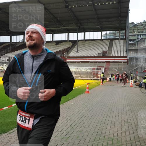 07.12.2025 - St. Pauli X-Mass-Run No. 15 Fabian Wolf http://msf.ph/oto/9397122 07.12.2025 10:43:04 Ziel 296, 1301, 2052, 2053, 2336, 2337, 2802, 2901, 3381, 4161, 4621 meine-sportfotos.de