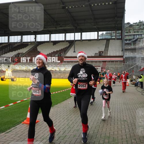 07.12.2025 - St. Pauli X-Mass-Run No. 15 Fabian Wolf http://msf.ph/oto/9397128 07.12.2025 10:43:13 Ziel 1053, 1301, 1616, 1814, 1936, 2052, 2053, 2336, 2337, 2724, 2726, 2761, 2762, 2802, 2901, 3381, 4161, 4621 meine-sportfotos.de