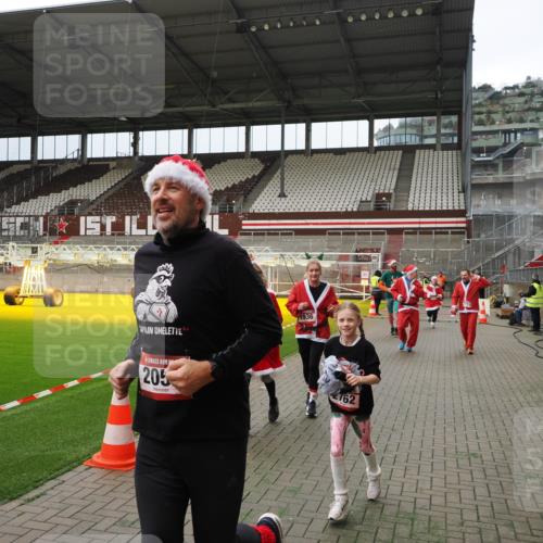 07.12.2025 - St. Pauli X-Mass-Run No. 15 Fabian Wolf http://msf.ph/oto/9397131 07.12.2025 10:43:14 Ziel 1053, 1301, 1616, 1814, 1936, 2052, 2053, 2724, 2726, 2761, 2762, 2802, 2901, 3381, 4621 meine-sportfotos.de